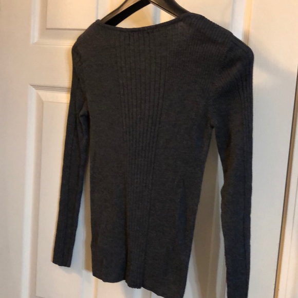 Fitted, keyhole sweater - Picture 3 of 3